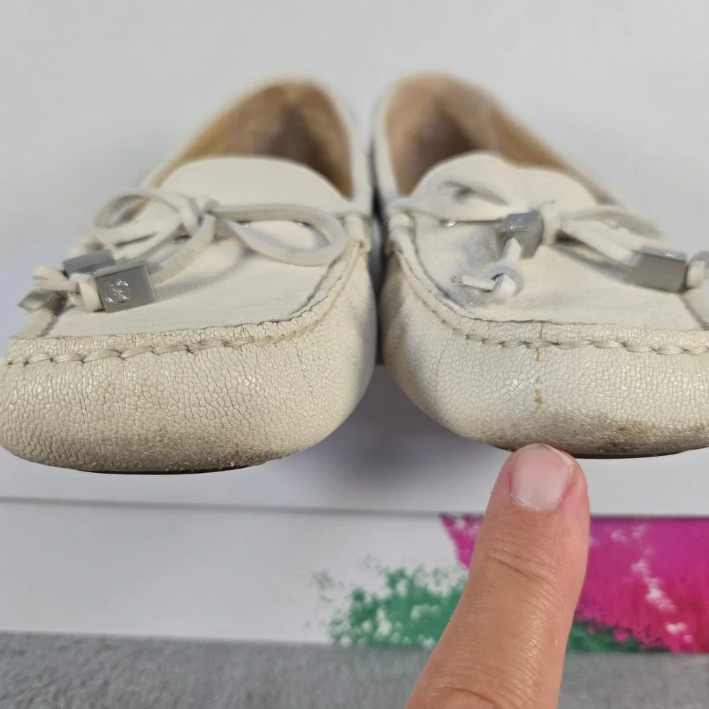 Michael Kors Fulton Moccasin Flats Off White Leather Bow MK Logo Womens 7.5M